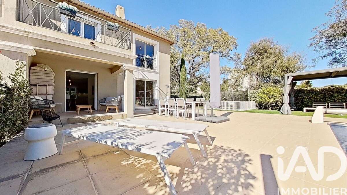 Photo 3 - Maison à ROQUEBRUNE-SUR-ARGENS