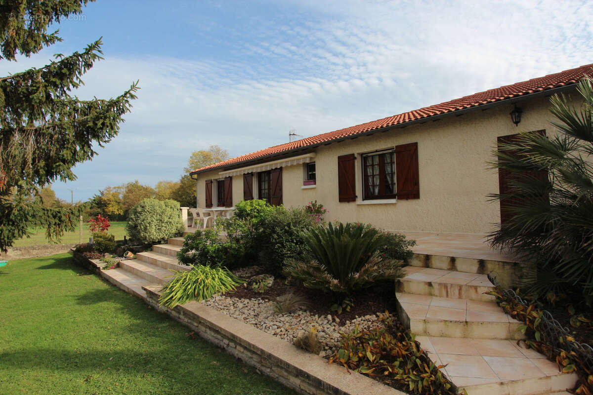Maison à SAINT-MARTIN-DE-BERNEGOUE