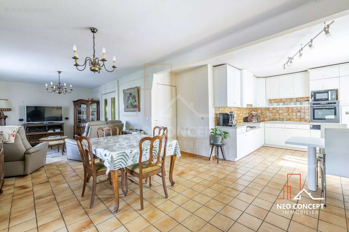 Maison familiale 124 m² habitables – 149 m² au sol – Terrain de 7,16 ares - photo 6