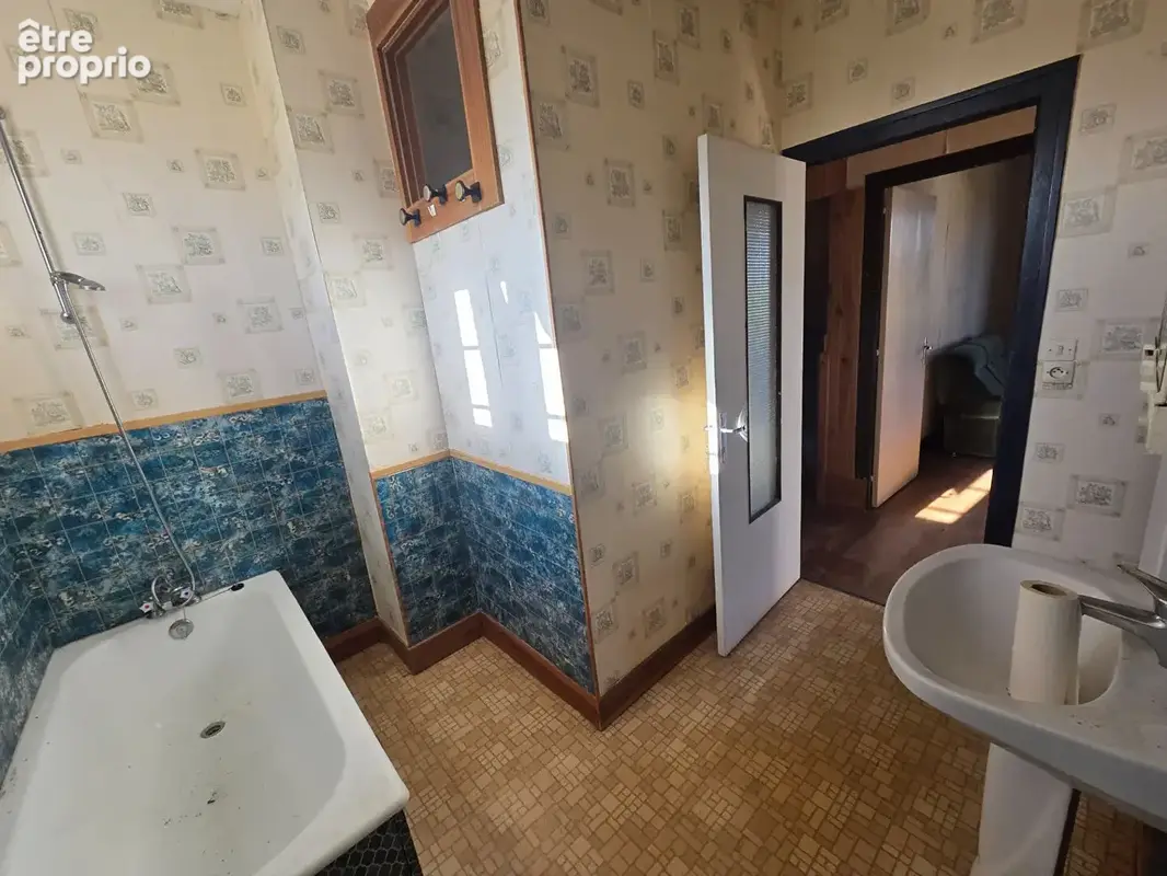 Maison à rénover avec 3 chambres, garage et terrain ? Le Châtenet-en-Dognon - photo 11