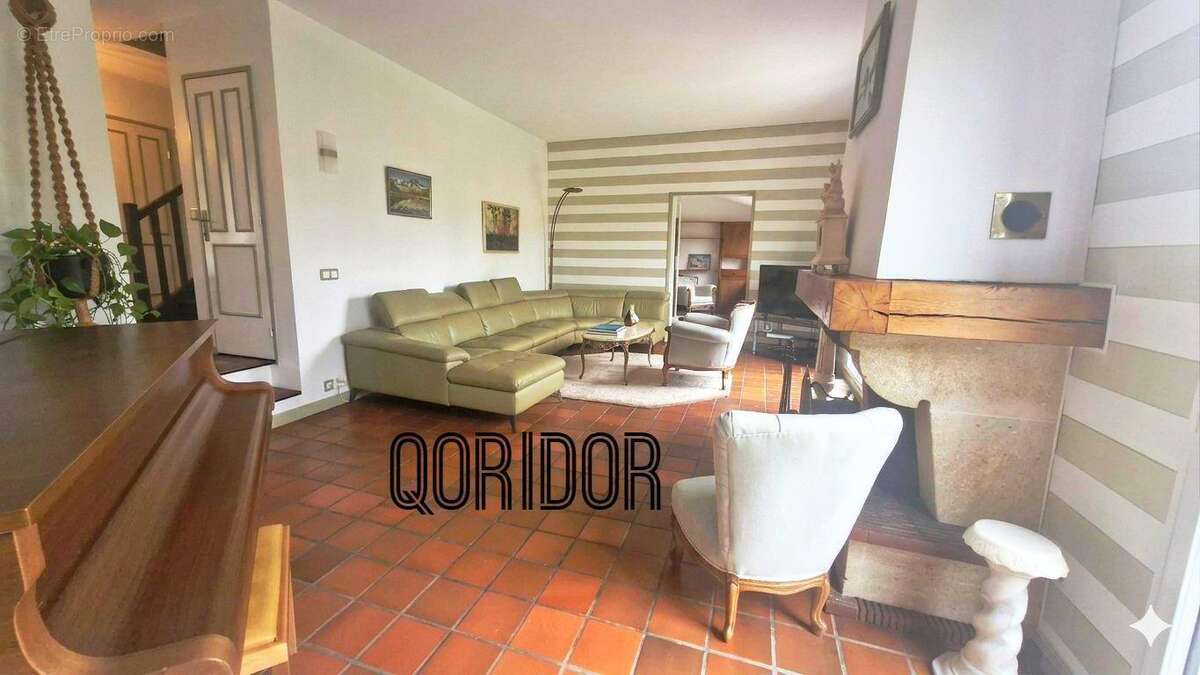 Maison à JOUY-LE-MOUTIER