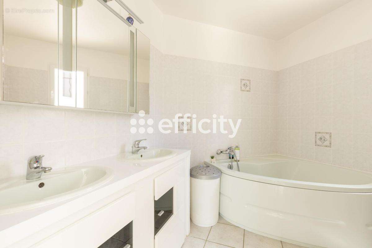 Maison 173 m² à Aix-En-Provence  - photo 17