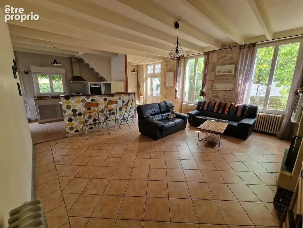 Lumlineuse maison en pierre avec grand hangar - photo 10