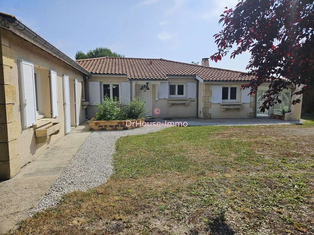 Maison à SAINT-GENES-DE-BLAYE