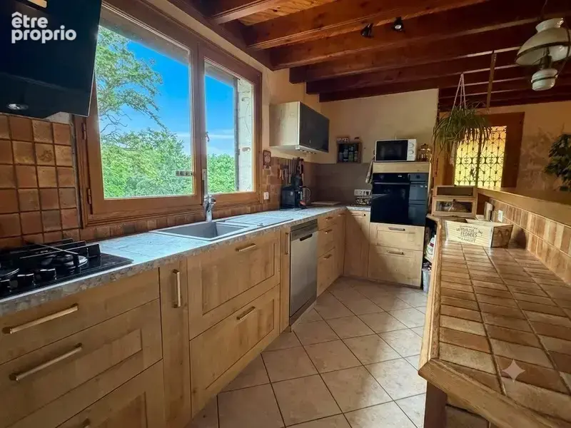 Maison à vendre à Manglieu – 162 m² habitables avec granges, 5 chambres, terrain et vue dégagée sur la nature - photo 5
