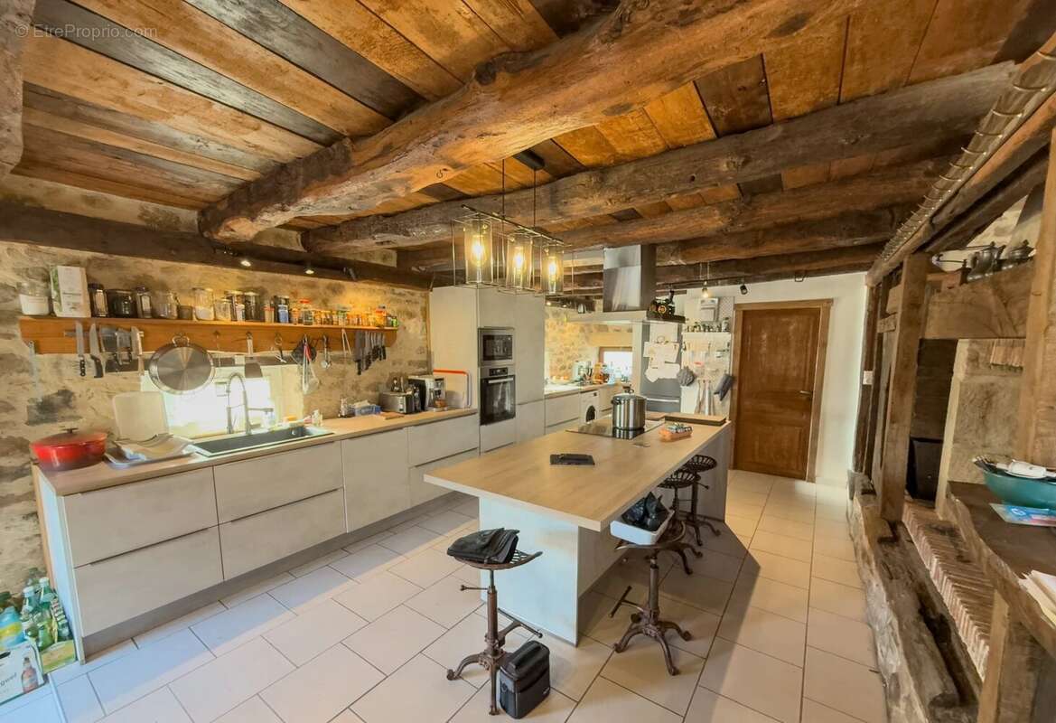 Deux maisons périgourdines en pierre avec dépendances, piscine et terrain. - photo 5