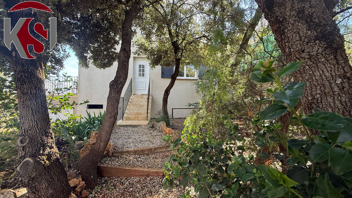 Maison à SEILLONS-SOURCE-D'ARGENS