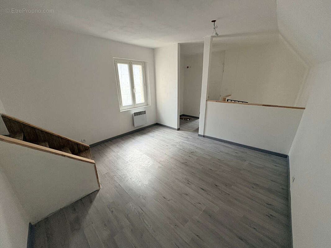 Maison à LA FERE