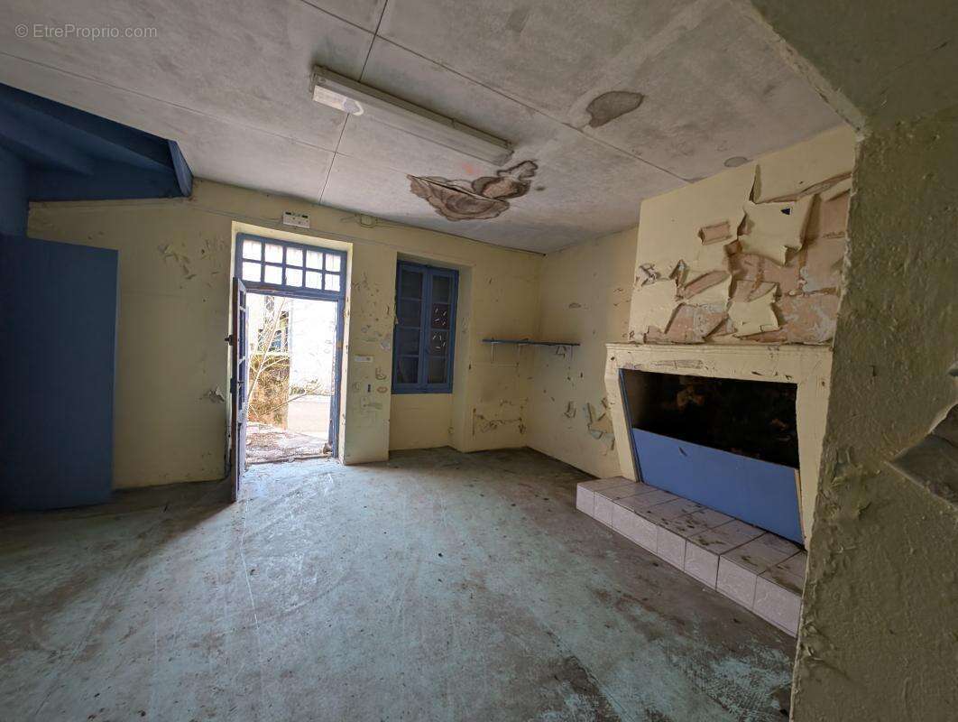 Maison 60m² à rénover sur 393m² FARGUES 99 000 € - photo 7