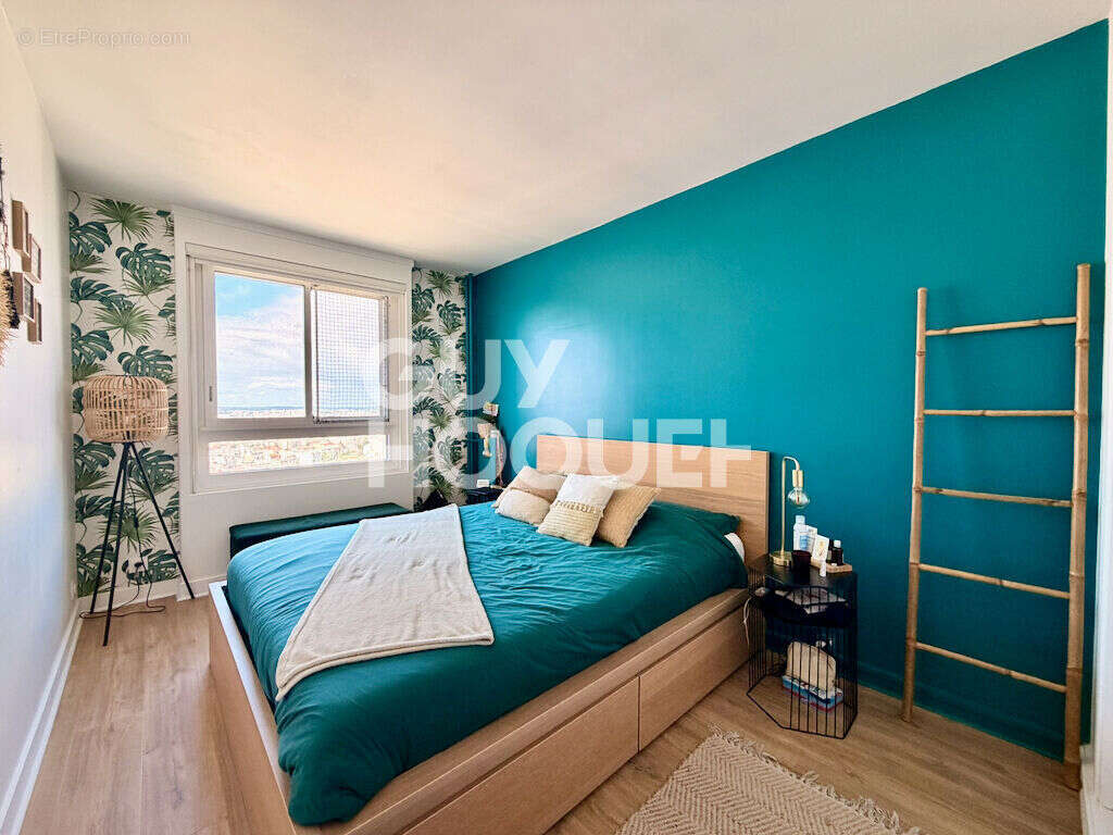Appartement à COURBEVOIE