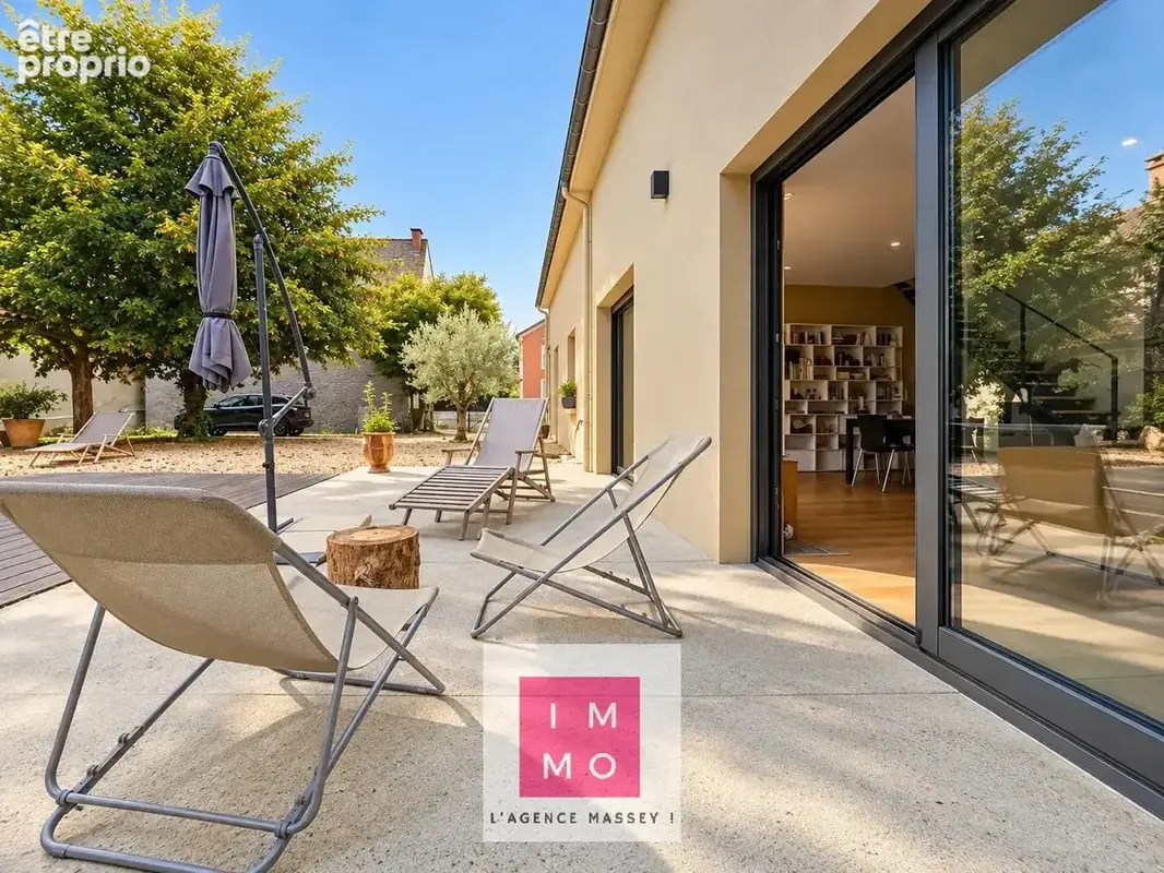 Caractère, charme & esprit contemporain — une demeure de 180 m² à la rénovation très récente, proche des commodités - photo 2