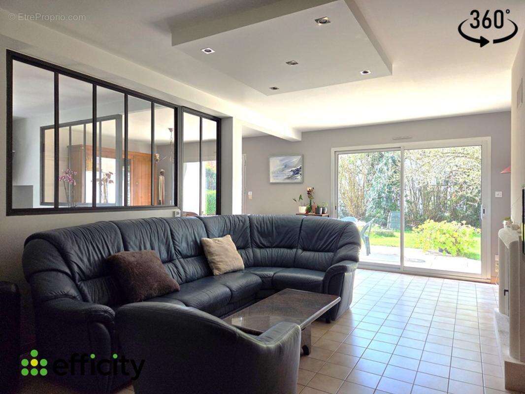 Maison à LA CHAPELLE-DES-FOUGERETZ