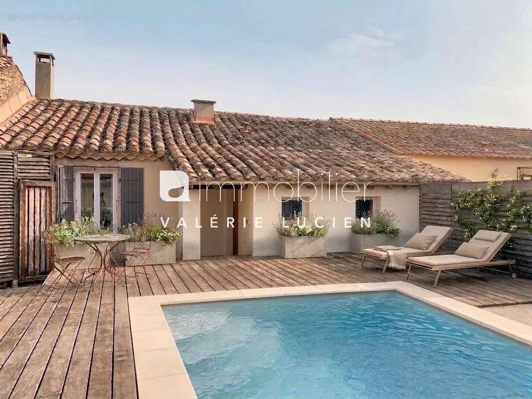 Maison à MOURIES