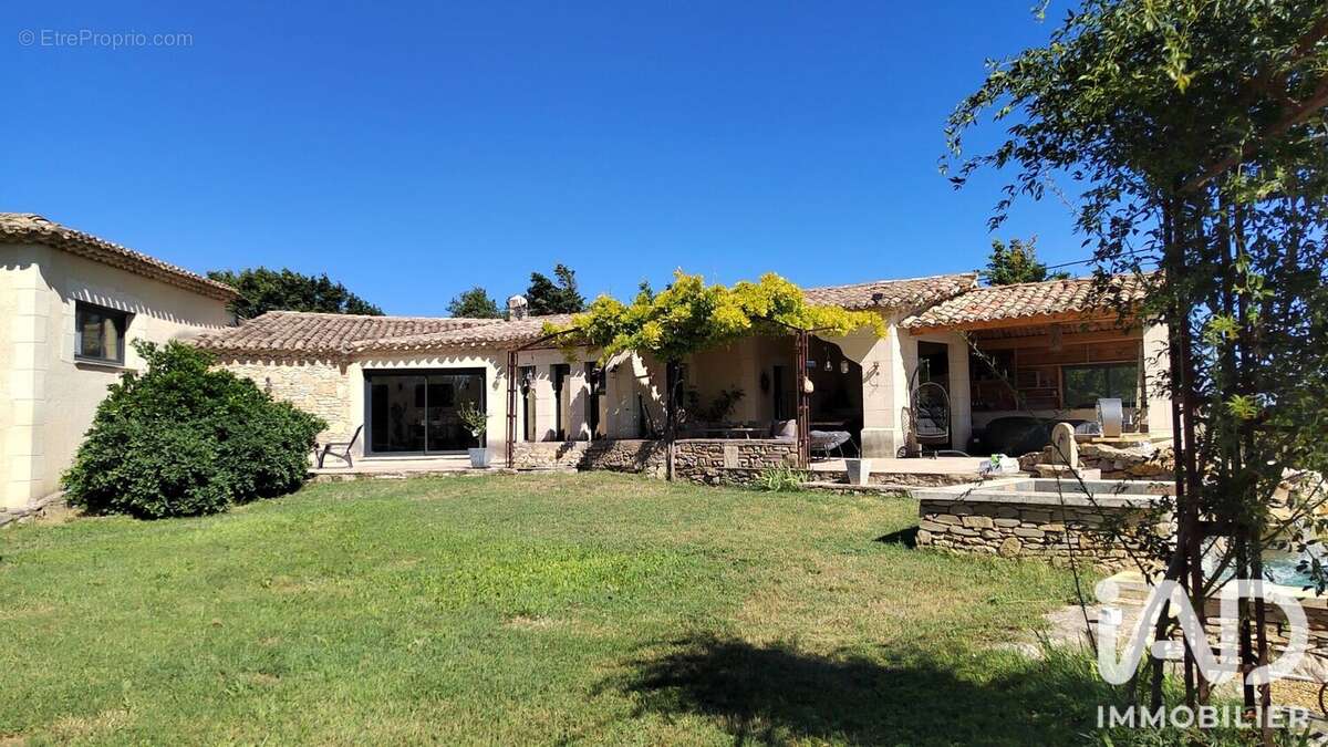 Photo 3 - Maison à SAINTE-CECILE-LES-VIGNES