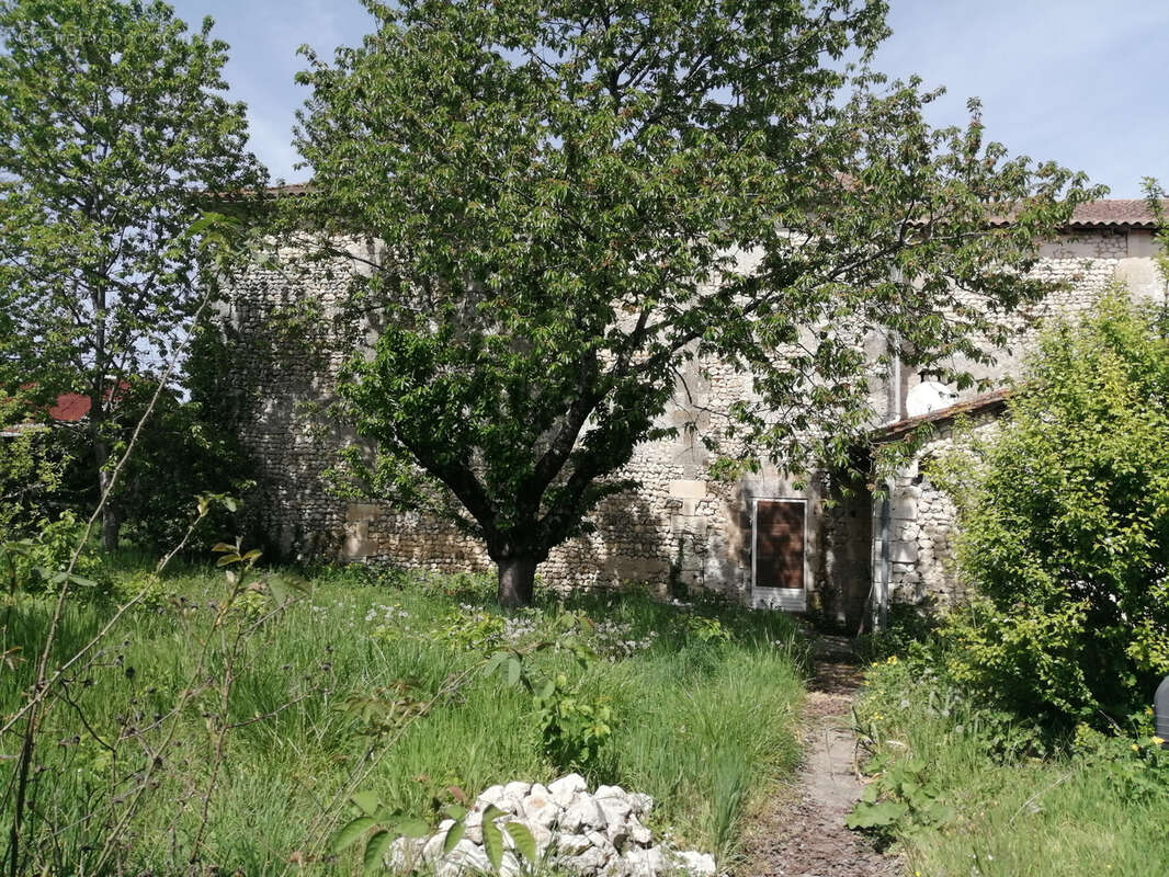 Maison à MONTBOYER