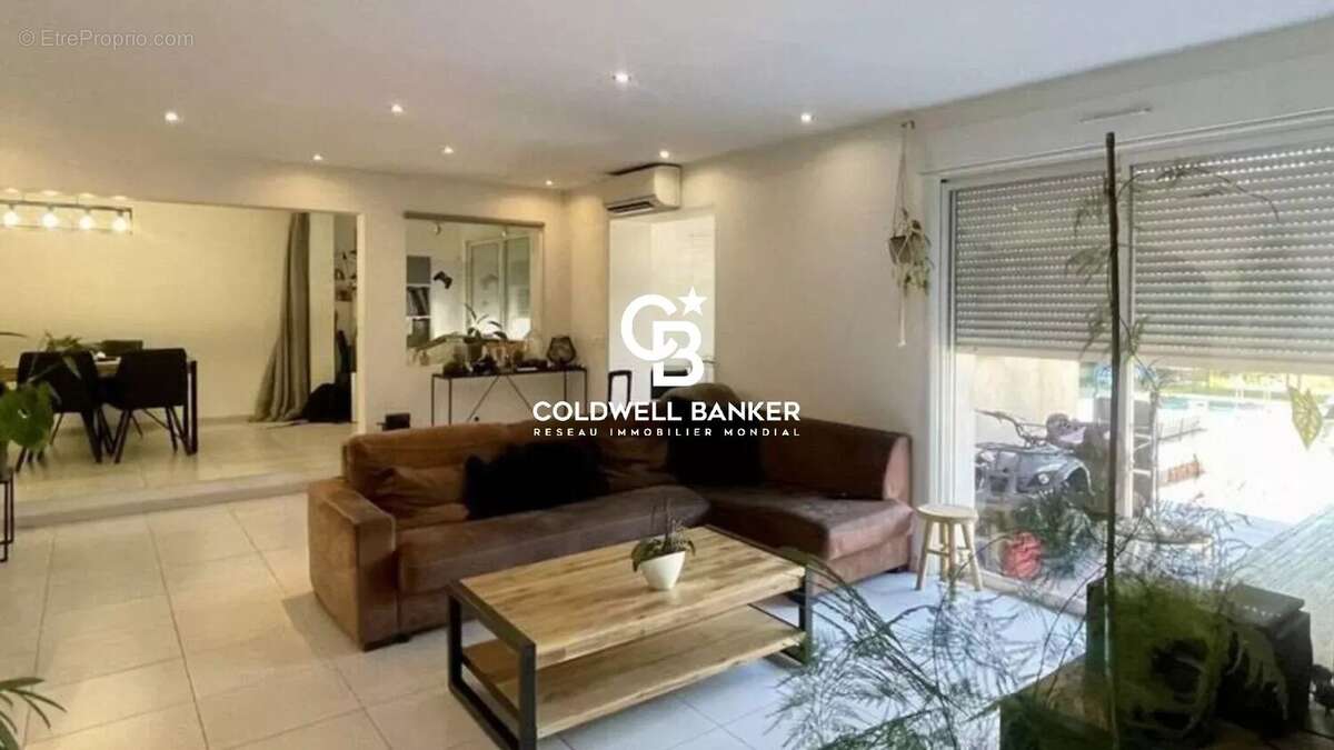 Maison individuelle avec deux appartements indépendants, piscine et jardin - photo 2