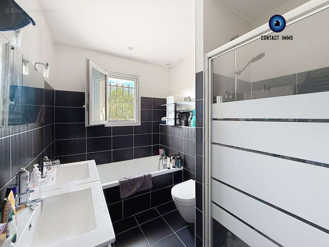 Maison à SAINT-PANTALEON-DE-LARCHE