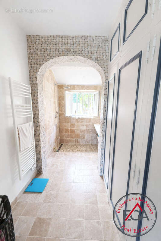 Salle de douche - Maison à LA CROIX-VALMER