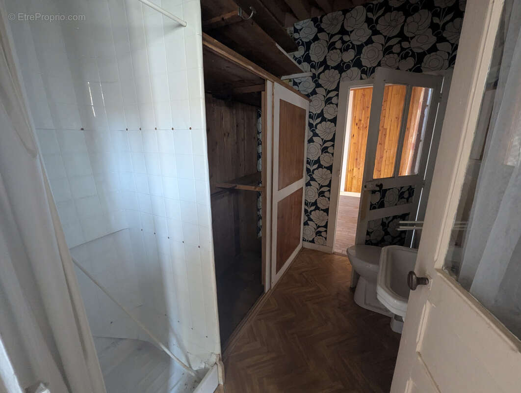 Grande maison de bourg à rénover ! - photo 12