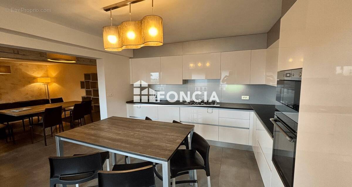 Appartement à CESSY