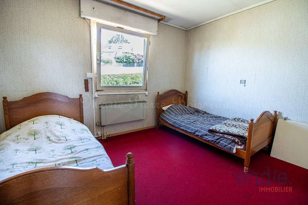 Bèze - Une maison familiale de 141,43 m² avec vue, terrain et âme de village - photo 7