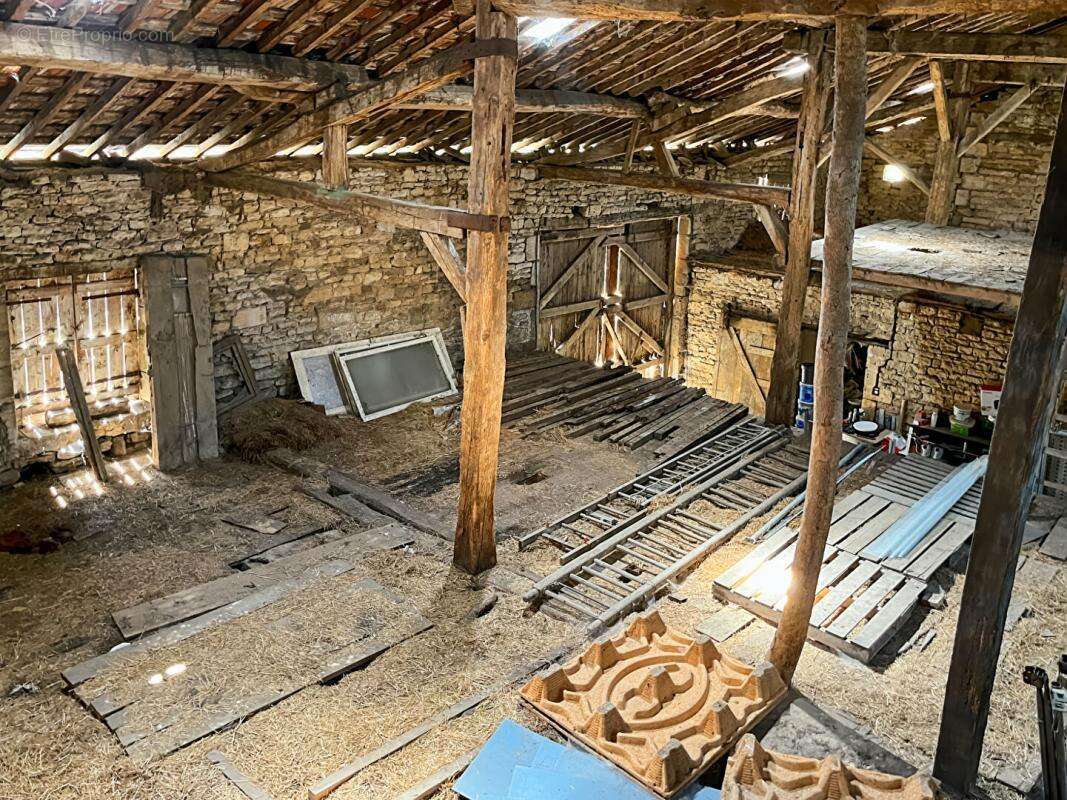 Maison à SAINT-PIERRE-SUR-VENCE