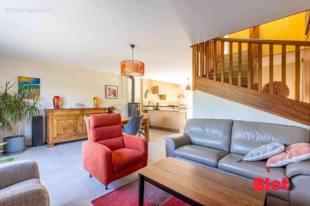 Maison à SAINT-JACQUES-DE-LA-LANDE