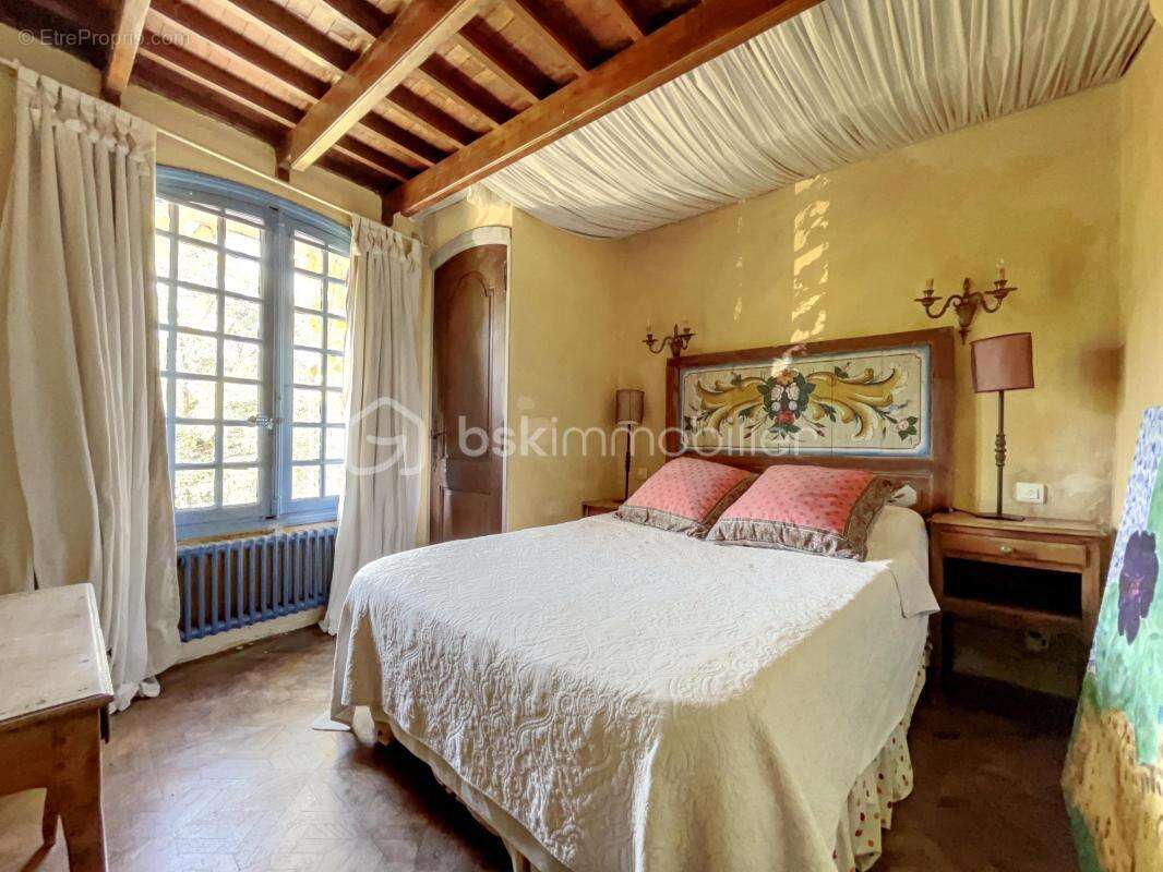 Maison à MENERBES