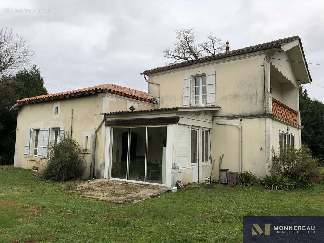 Maison à REIGNAC