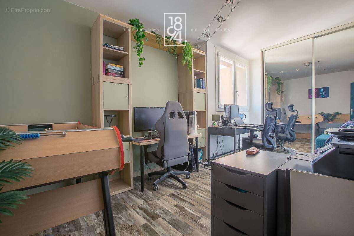 Appartement à MARSEILLE-4E