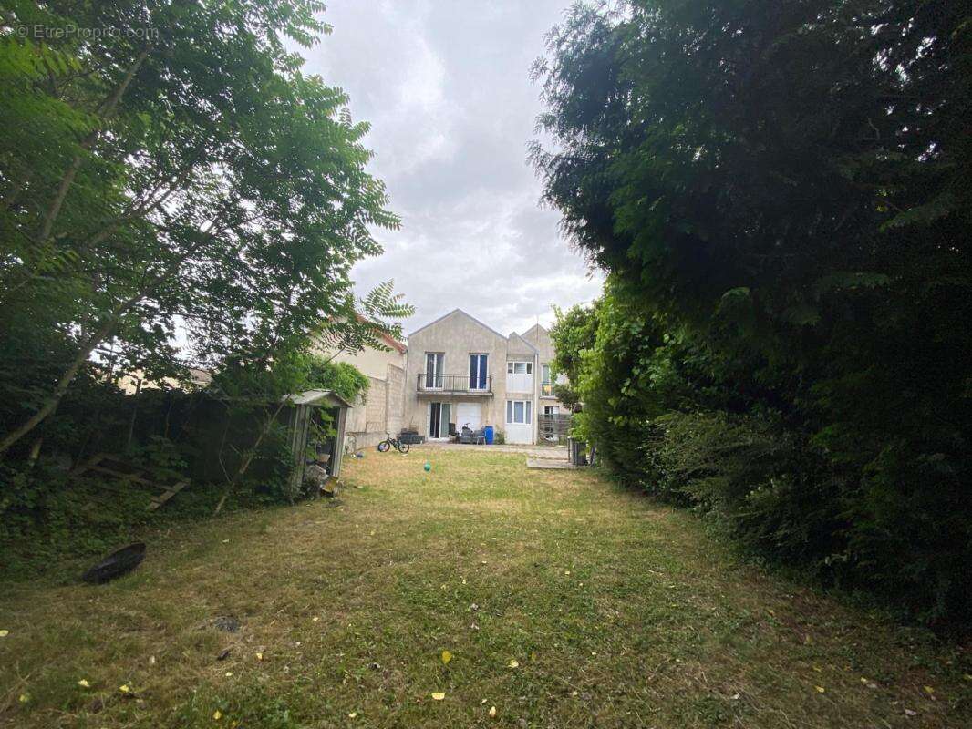 INVESTISSEMENT à ARNOUVILLE (95) - Rue de la GIRONDE - MAISON de 8 pièces de 190 M² sur parcelle de 652 m² - photo 4