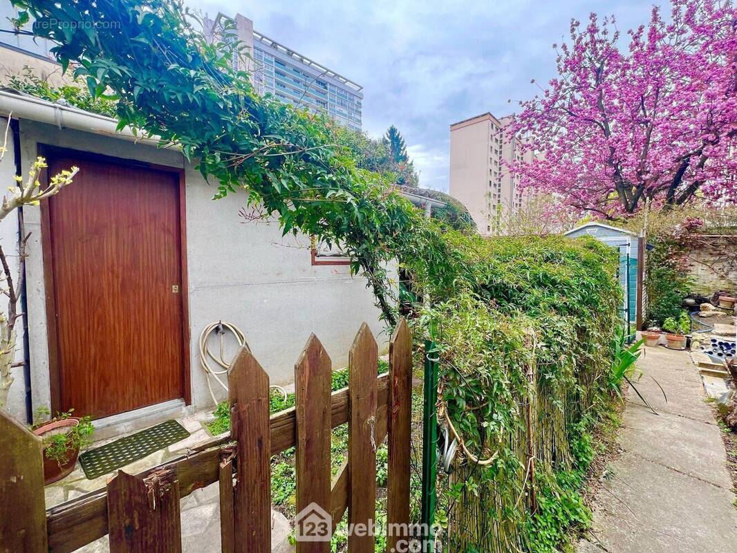Cabanon et jardin rattachés à l'appartement - Appartement à CHATILLON