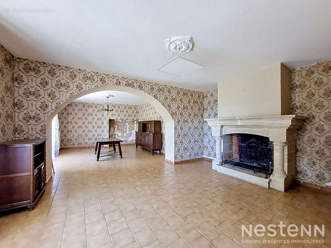 A Vendre Bâtisse en pierre de 255 m² avec dépendance attenante sur terrain de plus de 3 200 m² - photo 6