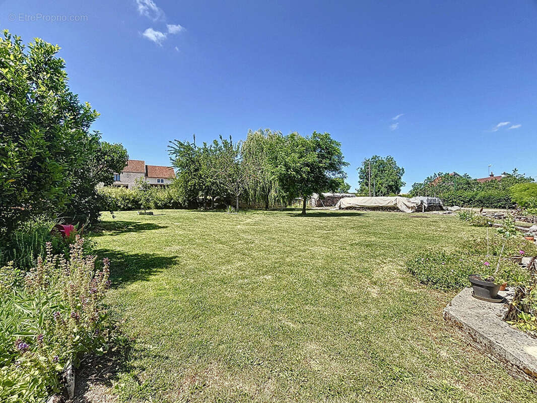 Maison à FRAIGNOT-ET-VESVROTTE