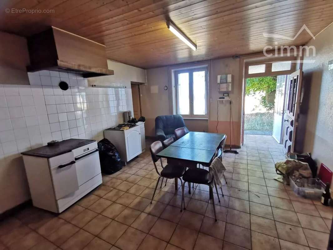 Maison à SAINT-BONNET-LE-CHATEAU