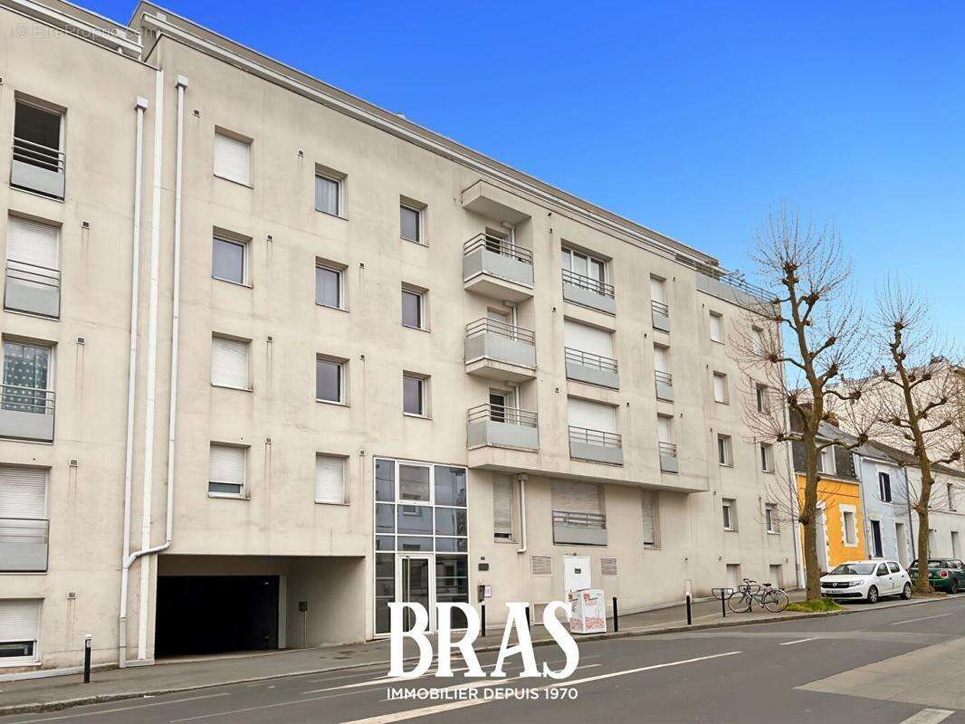 T2 Sainte Anne avec balcon et garage - photo 7