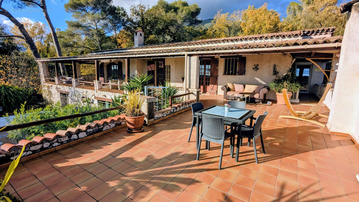 Maison à TOURRETTES-SUR-LOUP