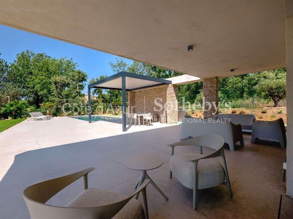 Maison à TOURRETTES