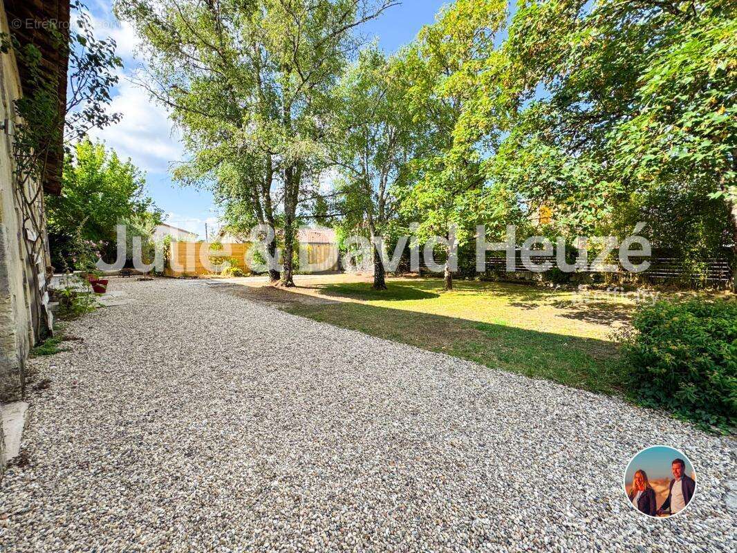 Maison 230 m² à Castelnau-De-Medoc  - photo 10