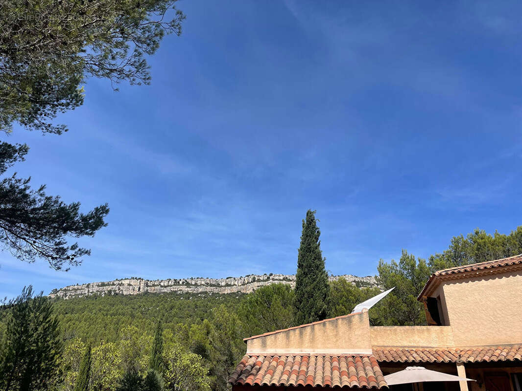 Maison à CHATEAUNEUF-LE-ROUGE