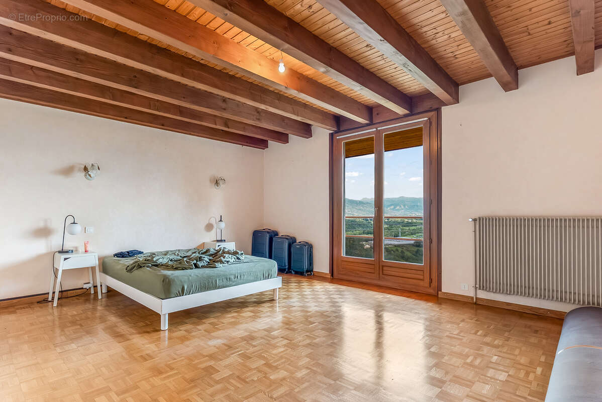 Maison à MONNETIER-MORNEX