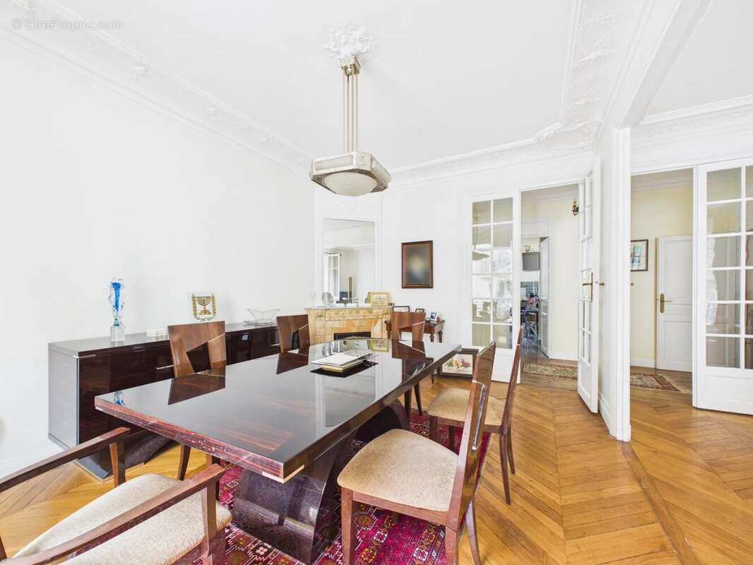 Appartement à NEUILLY-SUR-SEINE
