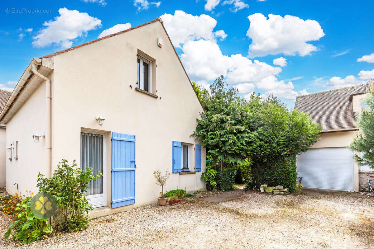 Maison à THOIRY