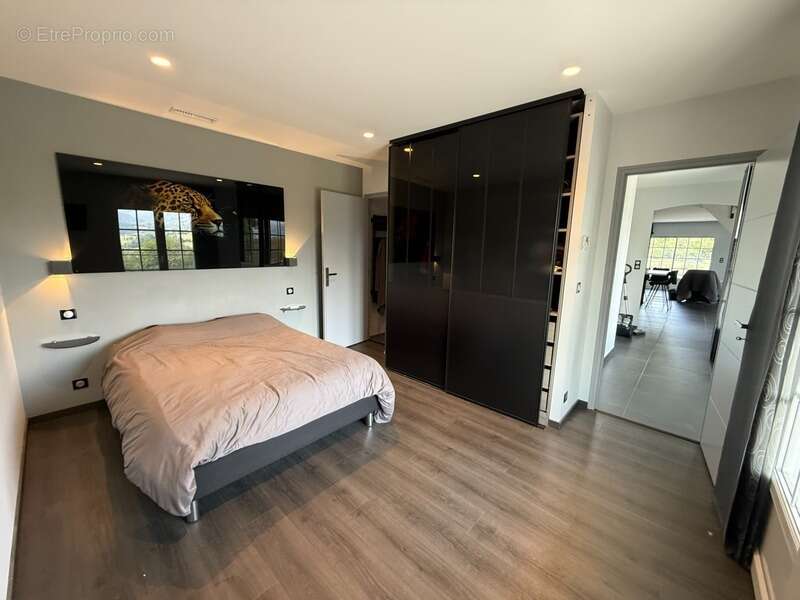 Superbe villa en position dominante aux portes de LOURDES ! - photo 9