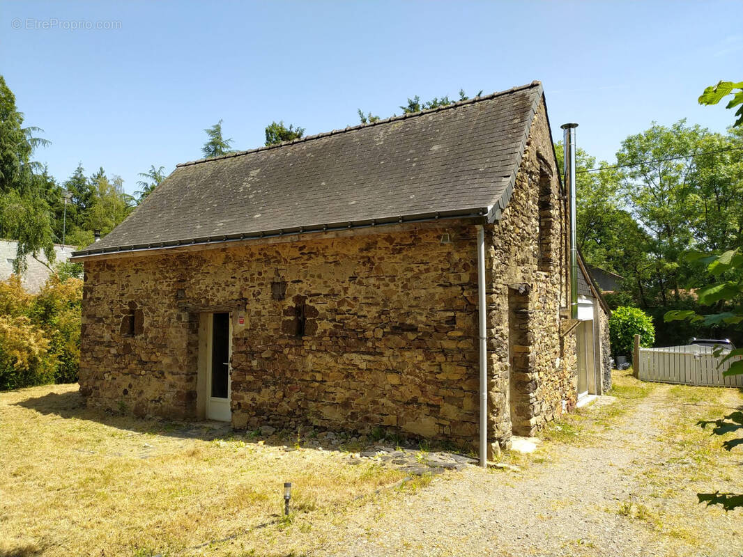 Maison à COMBREE