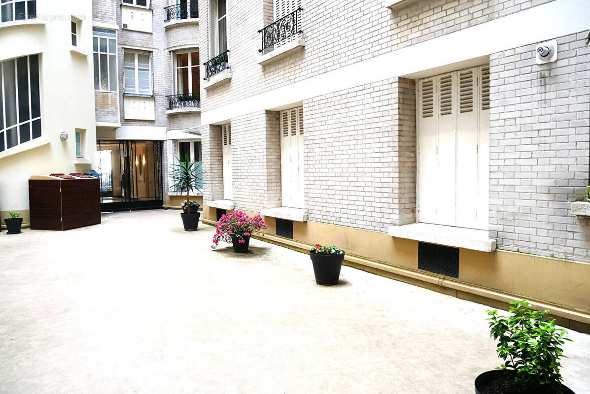 Appartement à PARIS-17E
