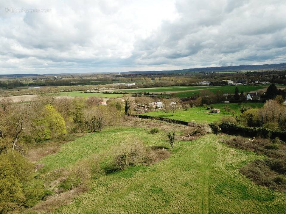 Terrain à SAINT-MARTIN-DU-MANOIR