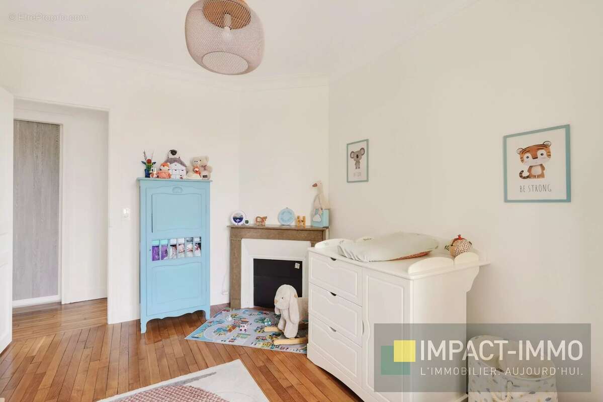 Appartement à COURBEVOIE