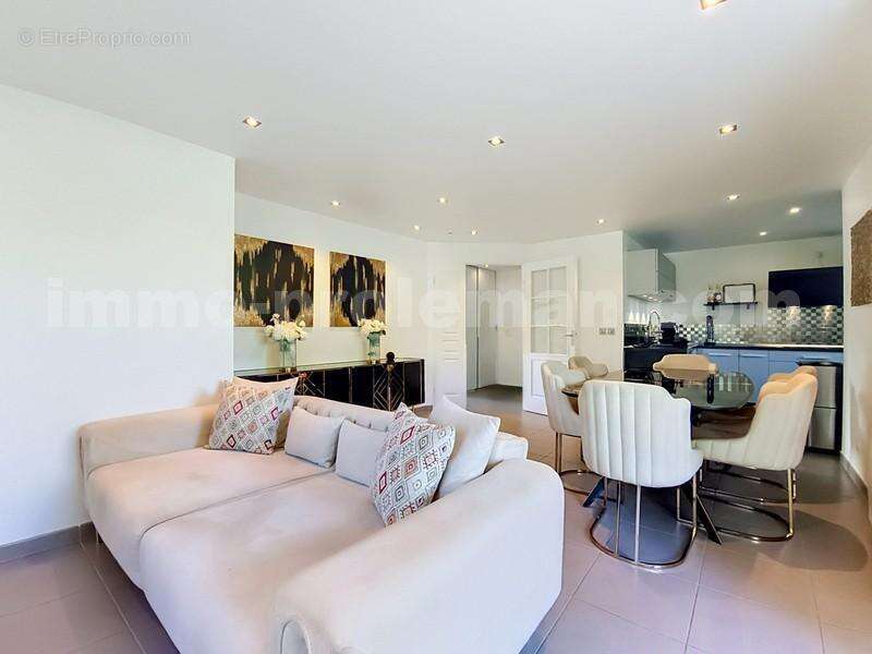 Appartement_T4_ Vétraz-Monthoux_Proche _commodités_commerces_transports_Séjour_balcon_Suisse - Appartement à VETRAZ-MONTHOUX
