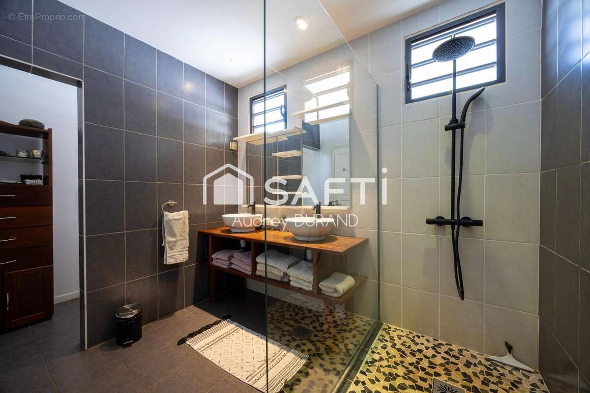 Photo 9 - Maison à REMIRE-MONTJOLY